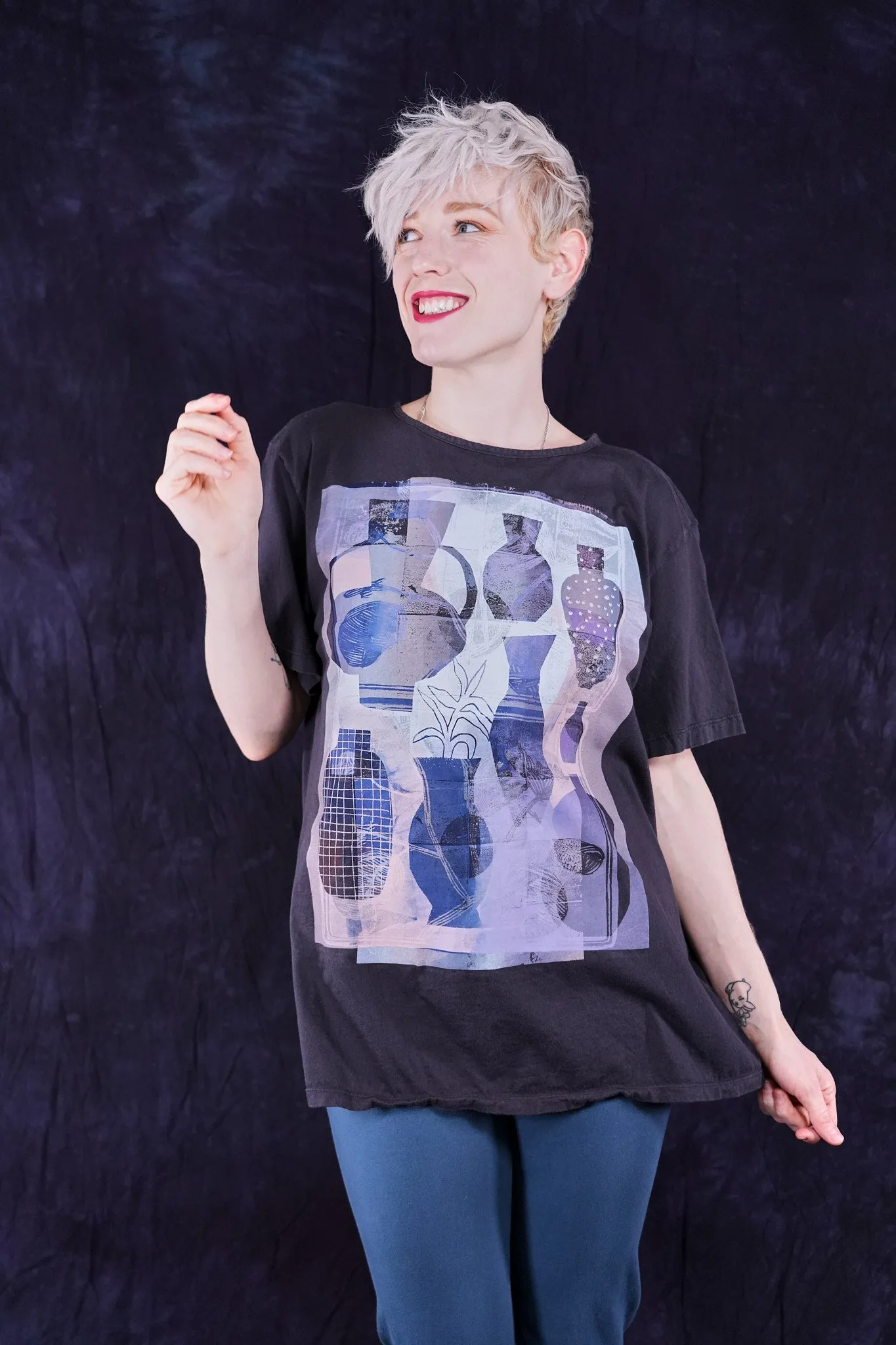 1253 Berna Tee Black Sand-P