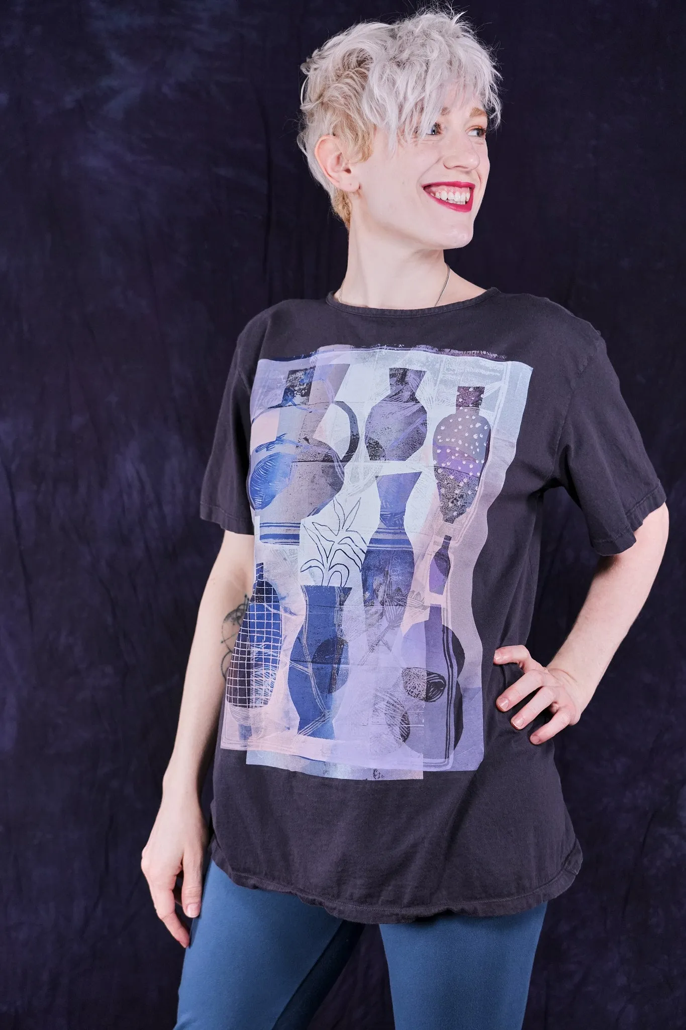 1253 Berna Tee Black Sand-P