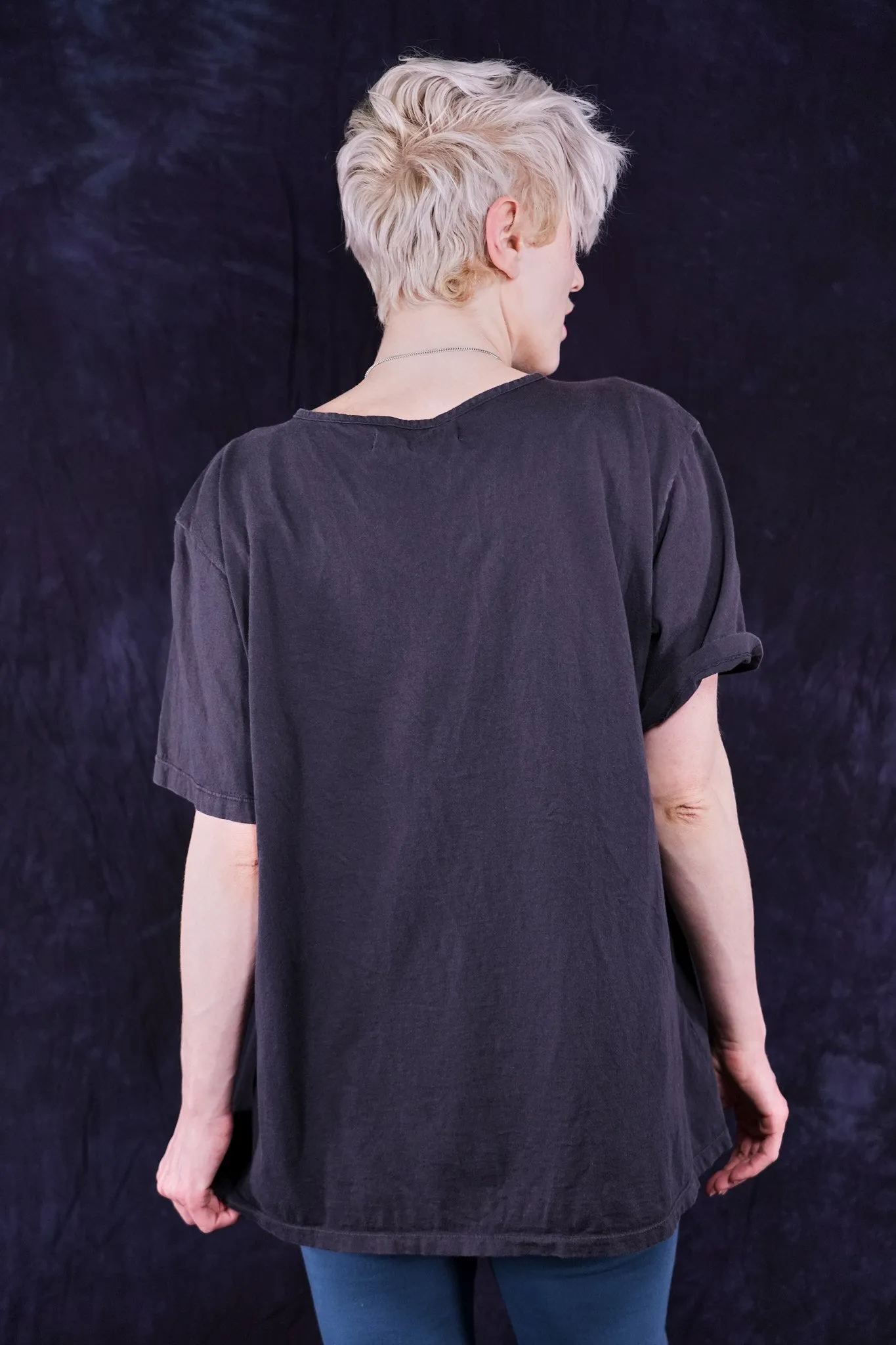 1253 Berna Tee Black Sand-P