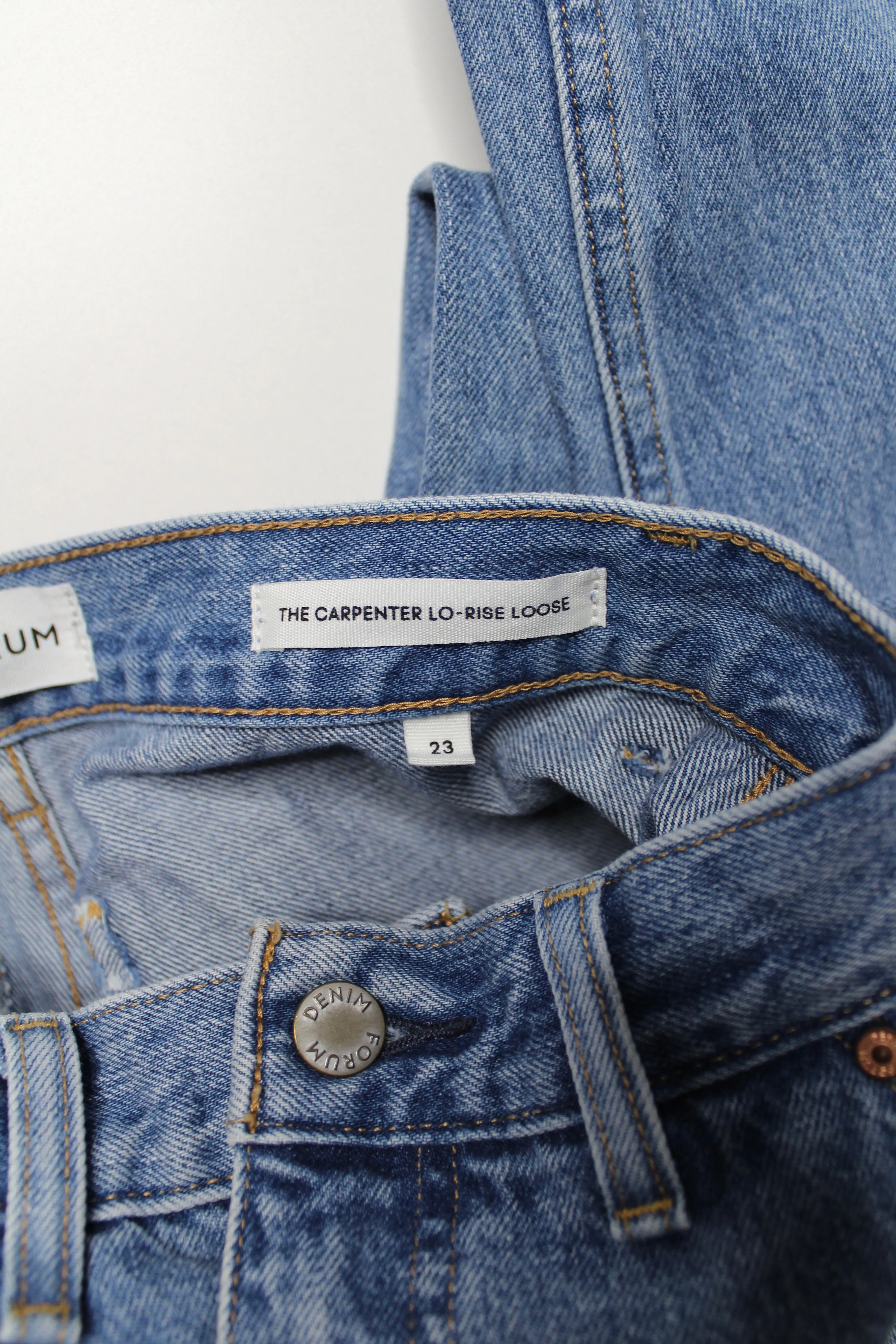Aritzia Denim Forum the 'carpenter lo-rise loose' jeans, size 23 (28L)