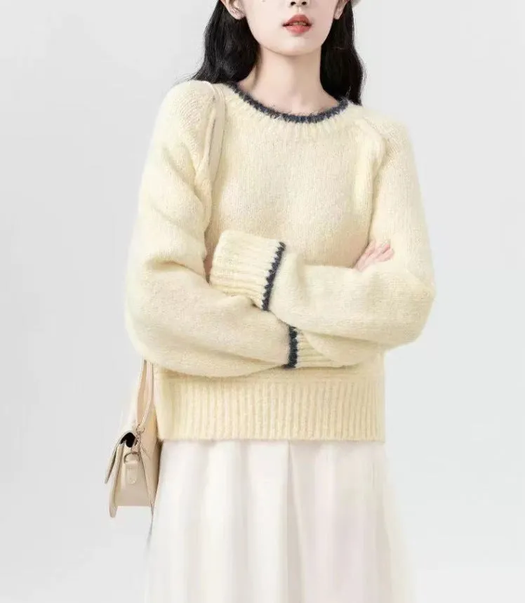 Cozy Solid Color Jumper for Women with a Round Neck