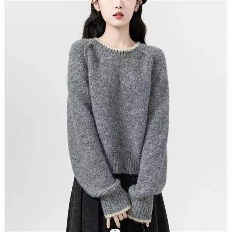 Cozy Solid Color Jumper for Women with a Round Neck