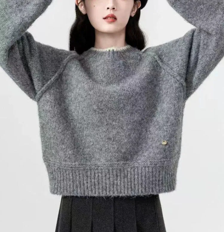 Cozy Solid Color Jumper for Women with a Round Neck