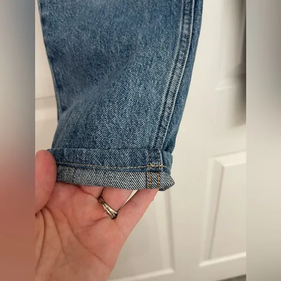 everlane the curvy 90s cheeky straight jean in vintage mid blue