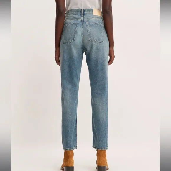 everlane the curvy 90s cheeky straight jean in vintage mid blue