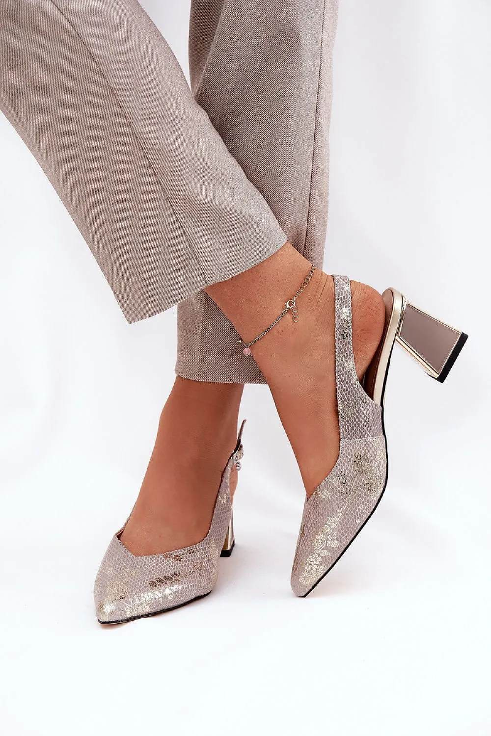 Heel sandals Step in style