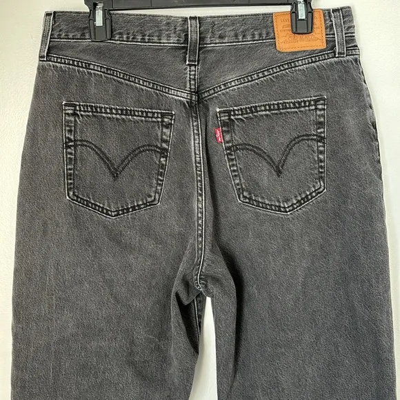 Levi’s Premium High Loose Taper Fit Women’s Jeans Size 31