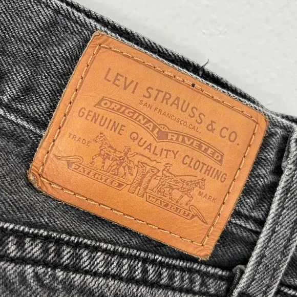 Levi’s Premium High Loose Taper Fit Women’s Jeans Size 31