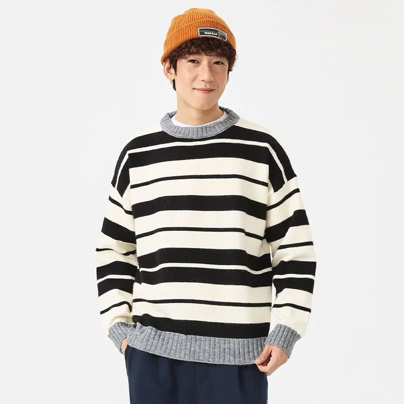 Men’s relaxed-fit sweater featuring a stylish ringer design