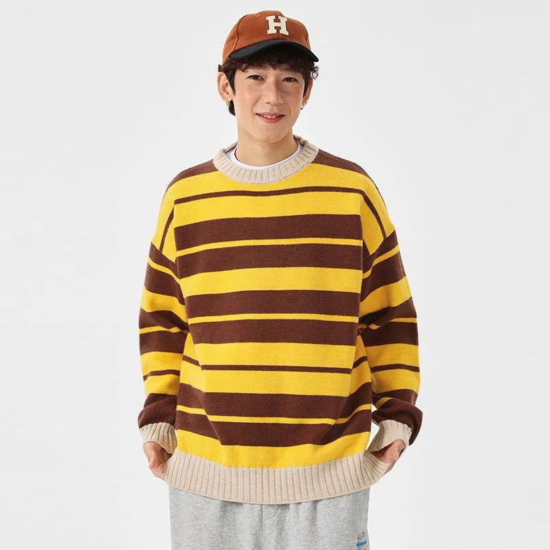 Men’s relaxed-fit sweater featuring a stylish ringer design