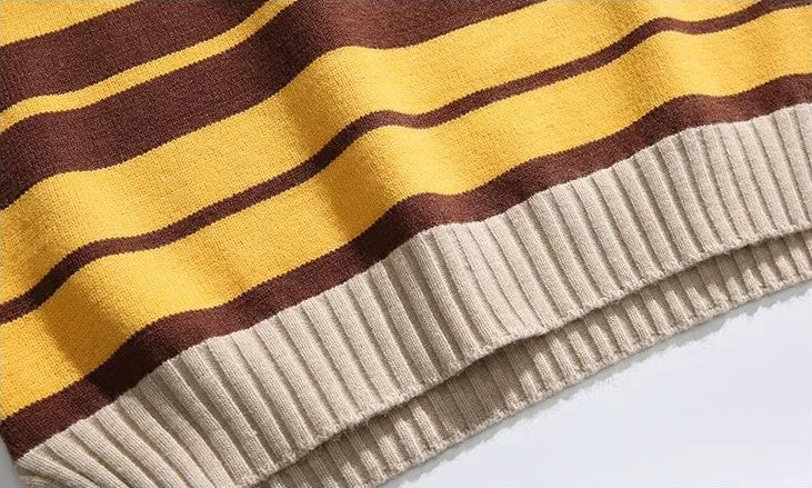 Men’s relaxed-fit sweater featuring a stylish ringer design
