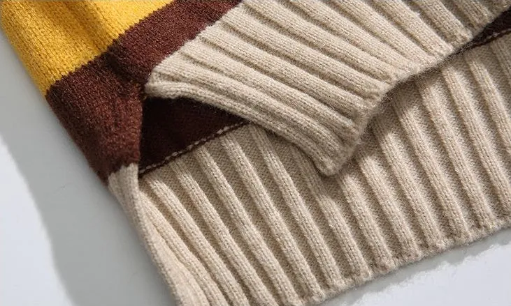 Men’s relaxed-fit sweater featuring a stylish ringer design