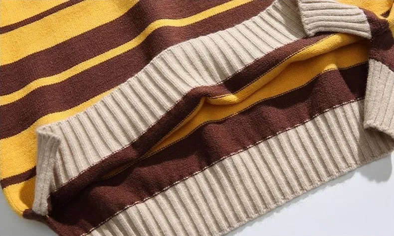 Men’s relaxed-fit sweater featuring a stylish ringer design