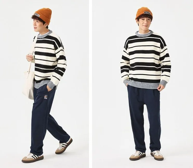 Men’s relaxed-fit sweater featuring a stylish ringer design