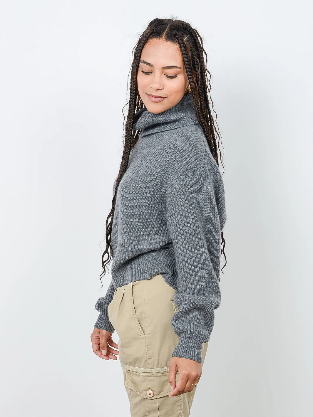 Naia Boxy Women's Cashmere Cropped Turtleneck Pullover