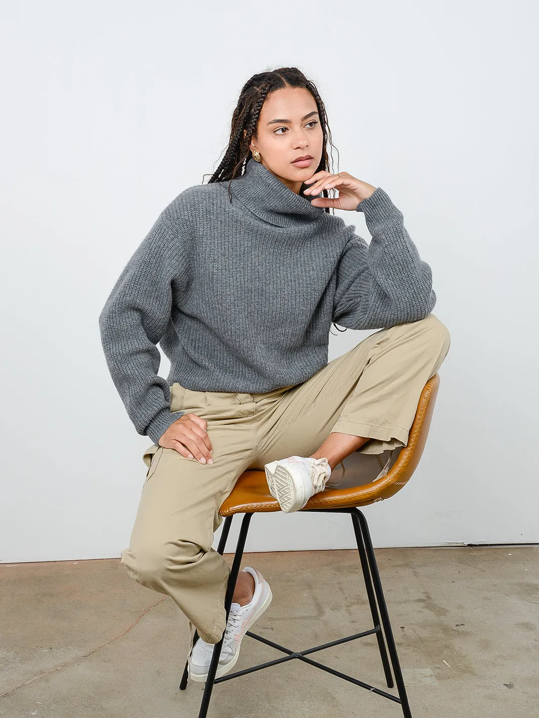 Naia Boxy Women's Cashmere Cropped Turtleneck Pullover