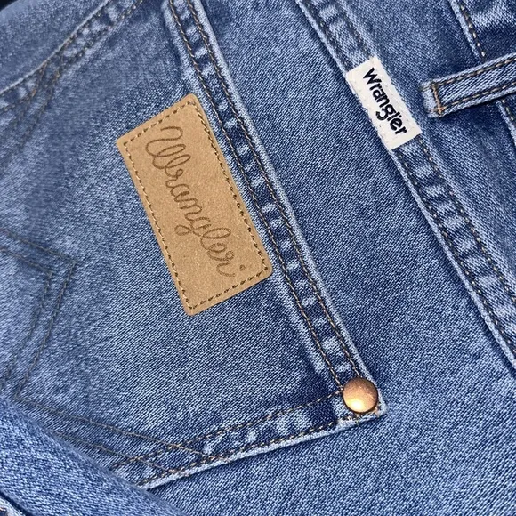 NWT Wrangler Women's Light Wash Bonnie Loose Flare Wide Jeans