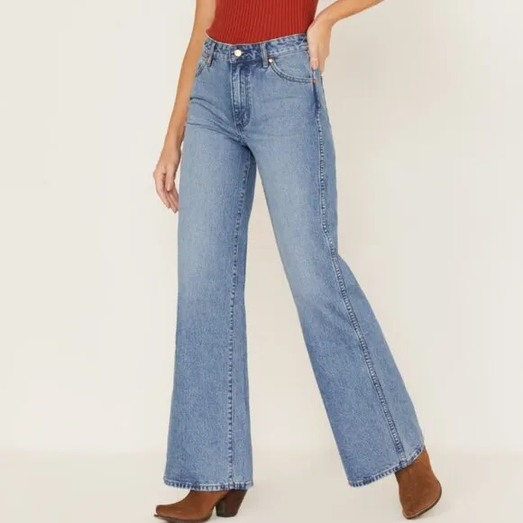 NWT Wrangler Women's Light Wash Bonnie Loose Flare Wide Jeans
