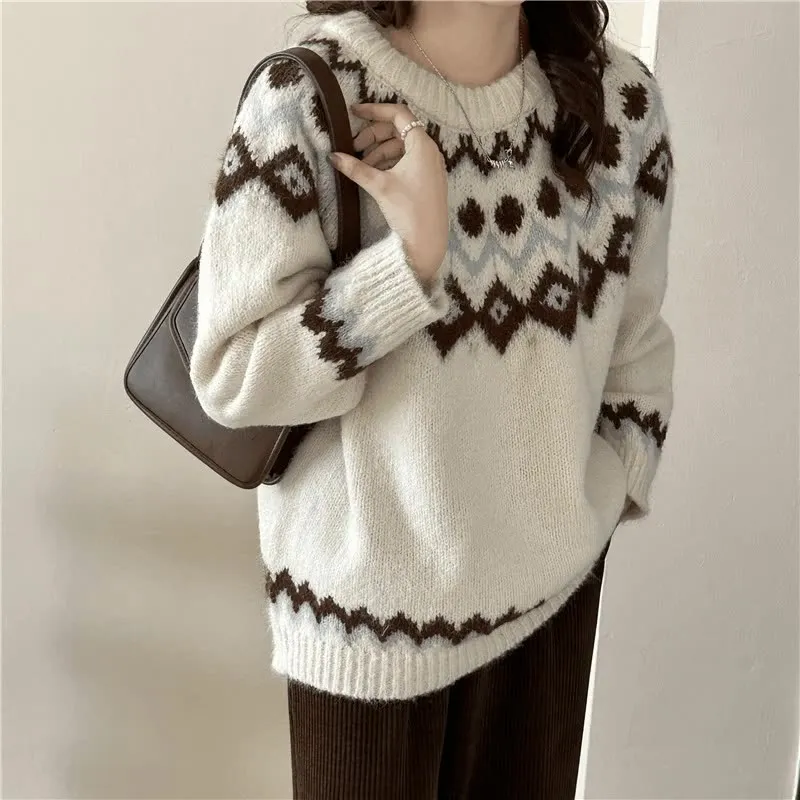 Women's Cozy Broderie Knit Sweater in Retro Style